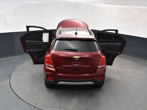 Used 2022 Chevrolet Trax LT w/ LT Convenience Package image 22
