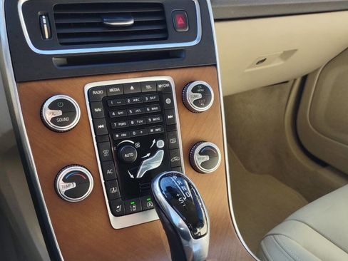 Used 2016 Volvo S60 T5 Inscription Platinum image 25