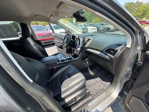 Used 2021 Ford Edge Titanium FWD image 9