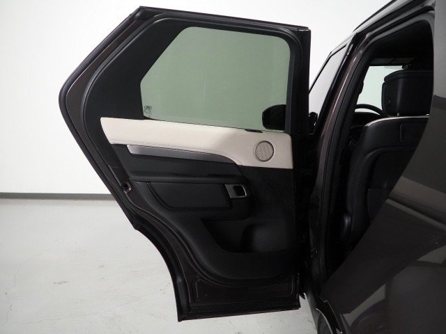 Used 2024 Land Rover Discovery Dynamic SE AWD/4WD image 70