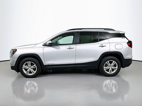 Used 2022 GMC Terrain SLE w/ Driver Convenience Package image 4