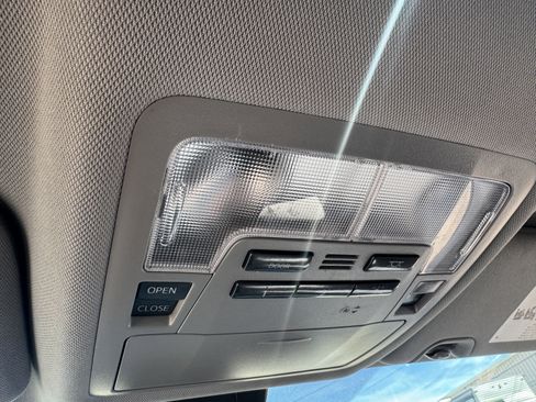 Used 2017 Toyota Highlander XLE image 31