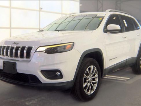 Used 2019 Jeep Cherokee Latitude Plus w/ Comfort/Convenience Group AWD/4WD image 1