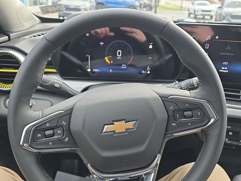 New 2025 Chevrolet Trax LT w/ Driver Confidence Package image 12