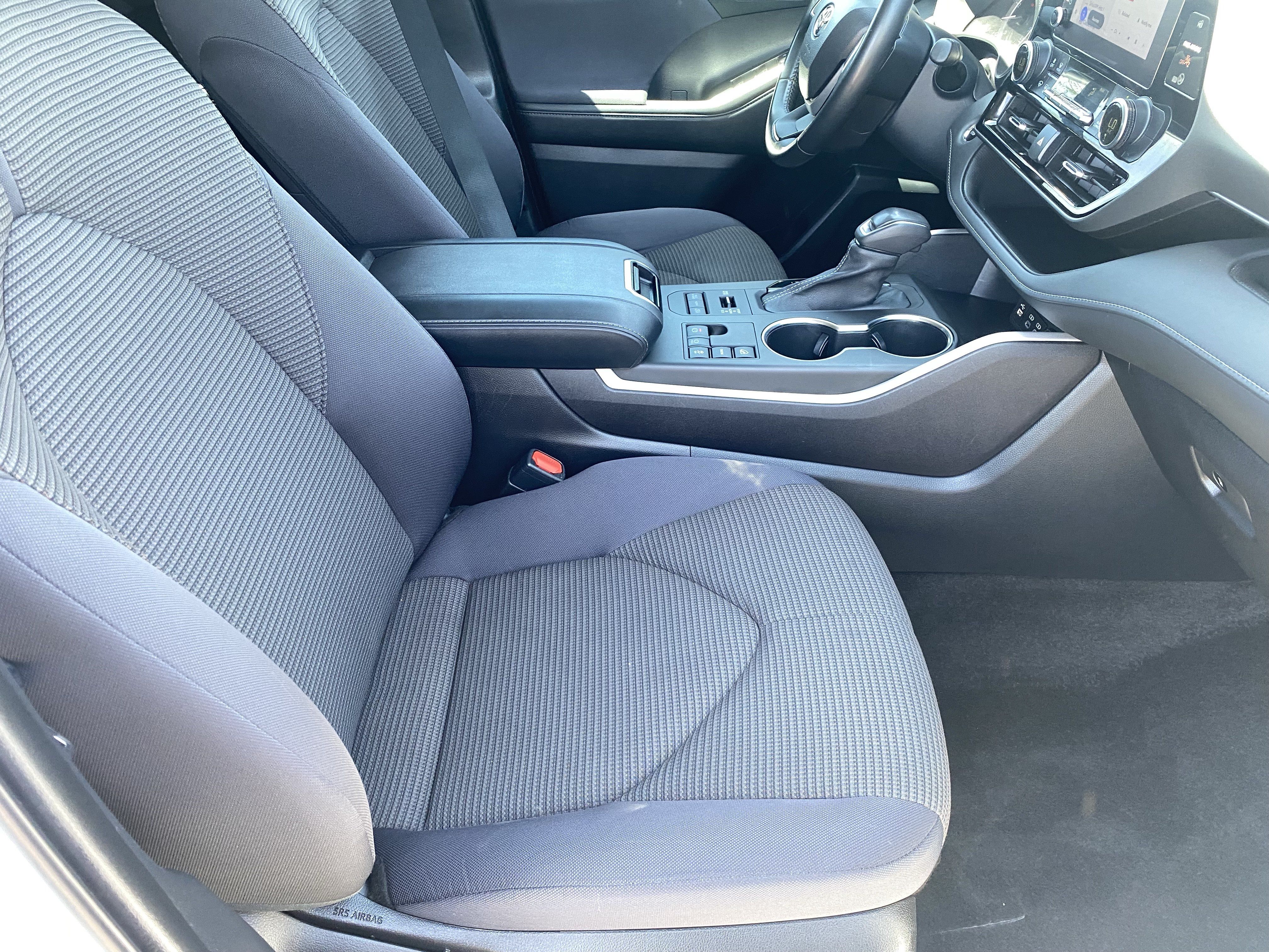Used 2023 Toyota Highlander LE AWD/4WD image 11