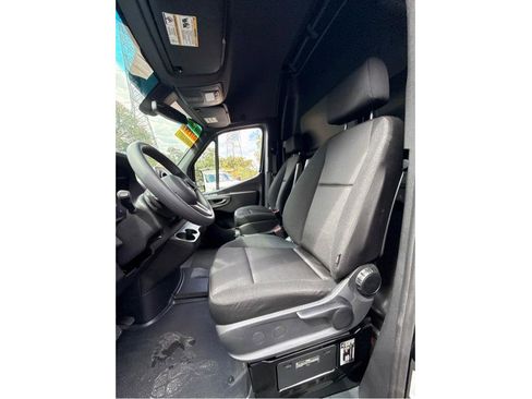 Used 2023 Mercedes-Benz Sprinter 2500 image 10