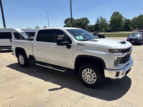 Used 2025 Chevrolet Silverado 2500 LT AWD/4WD image 19