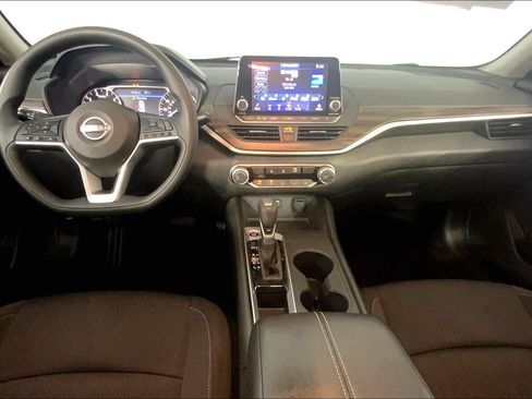 Used 2025 Nissan Altima 2.5 SV FWD image 15