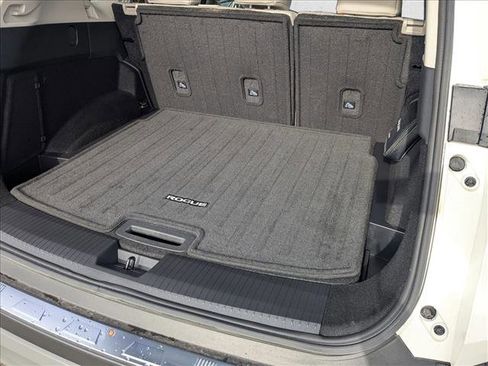 Used 2023 Nissan Rogue SV w/ SV Premium B Package image 20