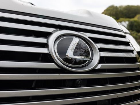 Used 2024 Lexus LX 600 4WD w/ Luxury Package image 16