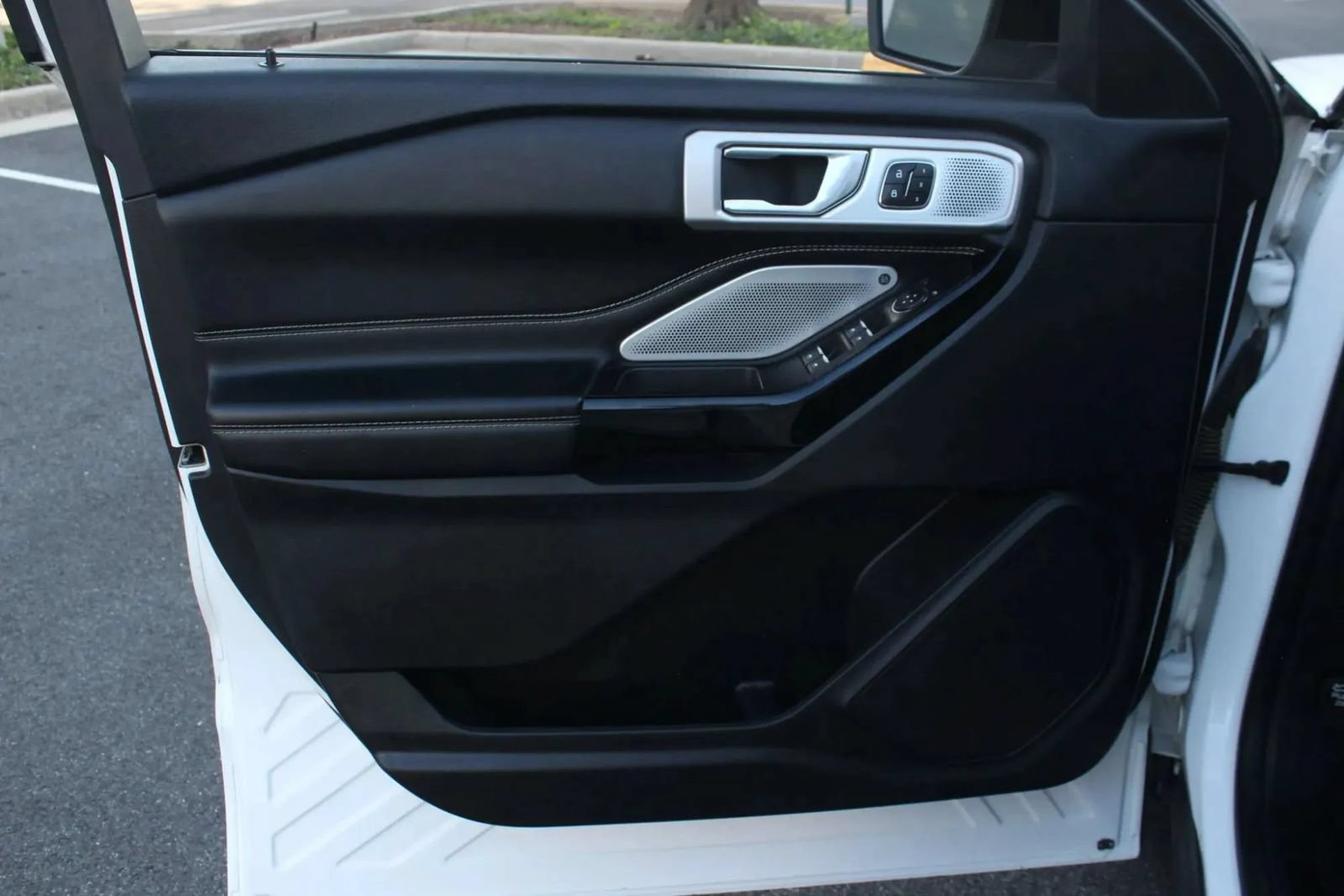 Used 2022 Ford Explorer ST w/ Equipment Group 401A AWD/4WD image 15