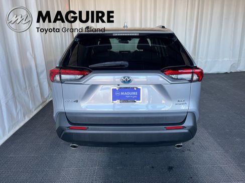 Used 2020 Toyota RAV4 XLE w/ XLE Grade Weather Package image 27