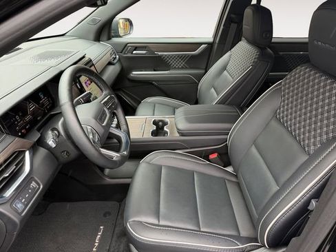 Used 2025 GMC Acadia Denali AWD/4WD image 9