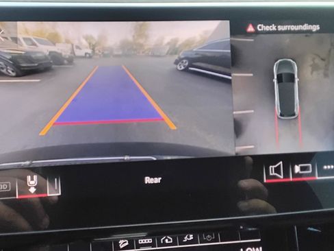 Used 2023 Audi e-tron Premium Plus w/ Premium Plus Package image 29