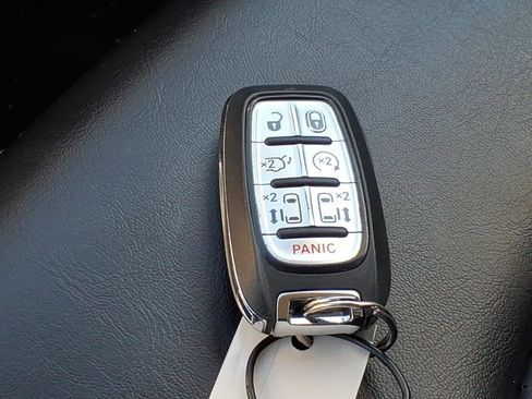 Used 2024 Chrysler Pacifica Select FWD image 22