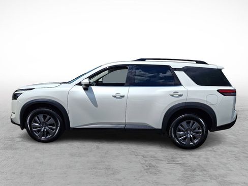 Used 2024 Nissan Pathfinder SV AWD/4WD image 2