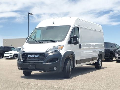 Used 2026 RAM ProMaster 2500 w/ Convenience Group FWD image 4