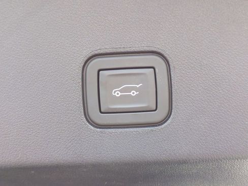 Used 2024 Cadillac Lyriq Sport image 12