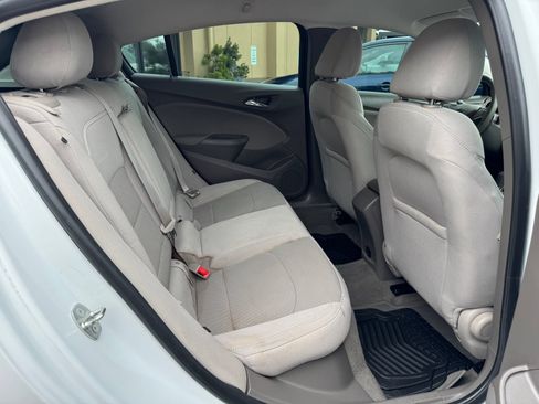 Used 2017 Chevrolet Cruze LT w/ Convenience Package FWD image 18
