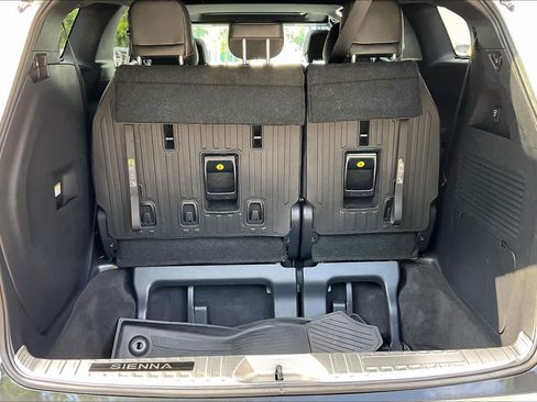 Used 2026 Toyota Sienna XSE AWD/4WD image 36
