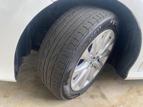 Used 2018 Toyota Camry LE image 11