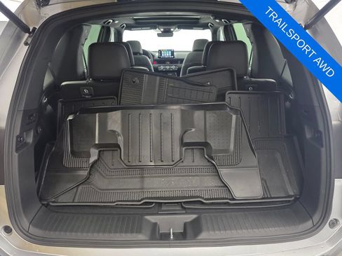 Used 2025 Honda Pilot TrailSport image 17