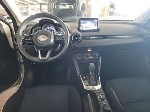 Used 2020 Toyota Yaris LE image 5