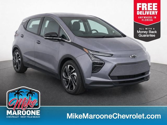 Used 2023 Chevrolet Bolt LT w/ Infotainment Package FWD image 1