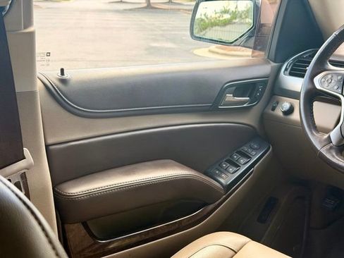Used 2019 Chevrolet Tahoe LT w/ LT Signature Package RWD image 21