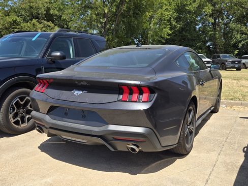 Used 2024 Ford Mustang Coupe RWD image 6
