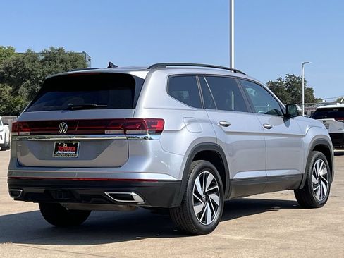 Used 2024 Volkswagen Atlas SE FWD image 4