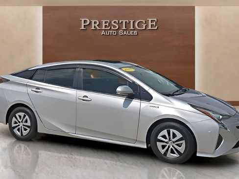 Used 2017 Toyota Prius Three w/ Advanced Technology Package FWD image 24