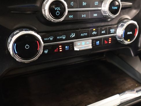 Used 2023 Ford F250 Lariat w/ Lariat Ultimate Package AWD/4WD image 8