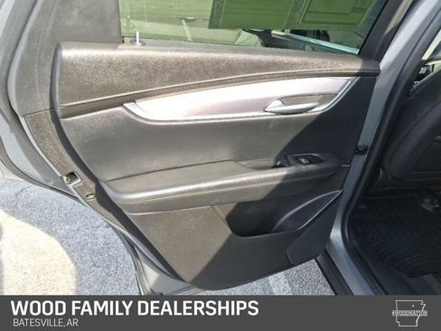 Used 2017 Cadillac XT5 Luxury image 24