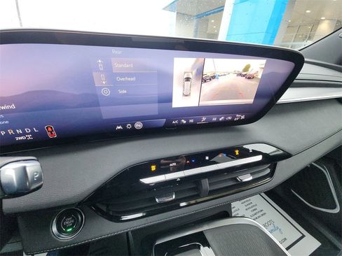 Certified 2025 Buick Enclave Preferred image 17