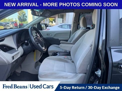 Used 2015 Toyota Sienna LE FWD image 13