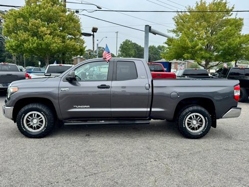 Used 2018 Toyota Tundra SR5 AWD/4WD image 2