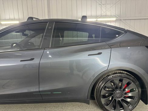 Used 2023 Tesla Model Y Performance image 16