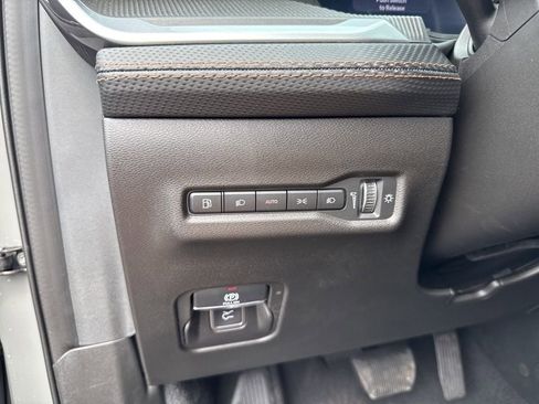 New 2026 Jeep Cherokee Overland image 17