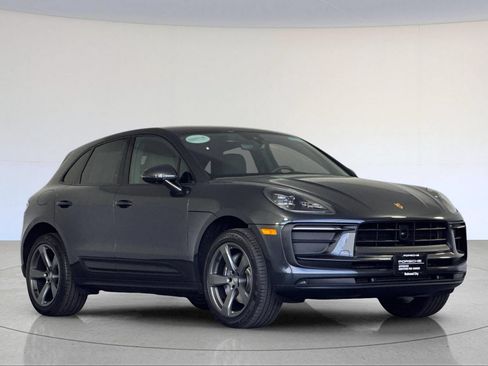 Certified 2026 Porsche Macan AWD/4WD image 10