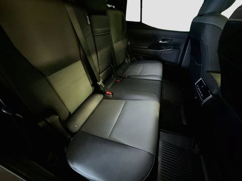 Used 2025 Lexus GX 550 w/ Accessory Package (2T) AWD/4WD image 29