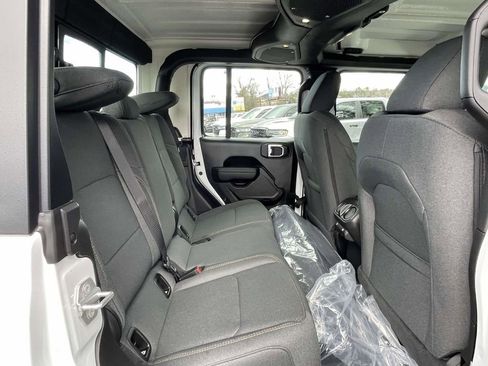 New 2026 Jeep Gladiator Sport image 17