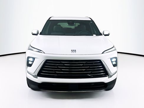 Used 2025 Buick Enclave Preferred image 2