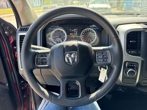 Used 2019 RAM 1500 Classic SLT image 13