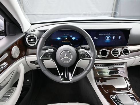 Used 2023 Mercedes-Benz E 350 4MATIC Sedan image 19
