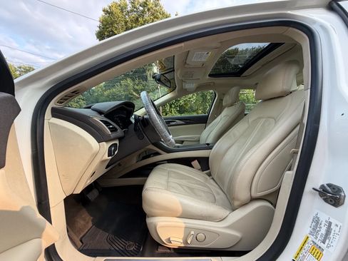 Used 2013 Lincoln MKZ FWD image 17