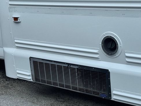Used 2004 Chevrolet Express 3500 w/ School Bus Package RWD image 19