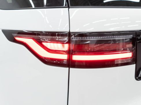 Used 2024 Land Rover Discovery Dynamic SE image 54