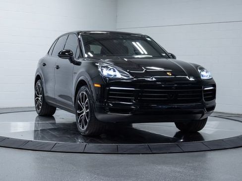 Used 2023 Porsche Cayenne Platinum Edition AWD/4WD image 4