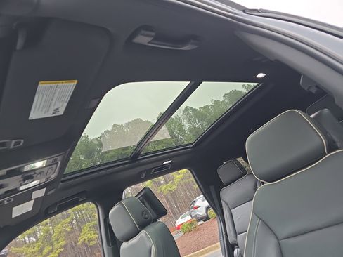 Used 2021 GMC Yukon SLT w/ SLT Premium Package image 32